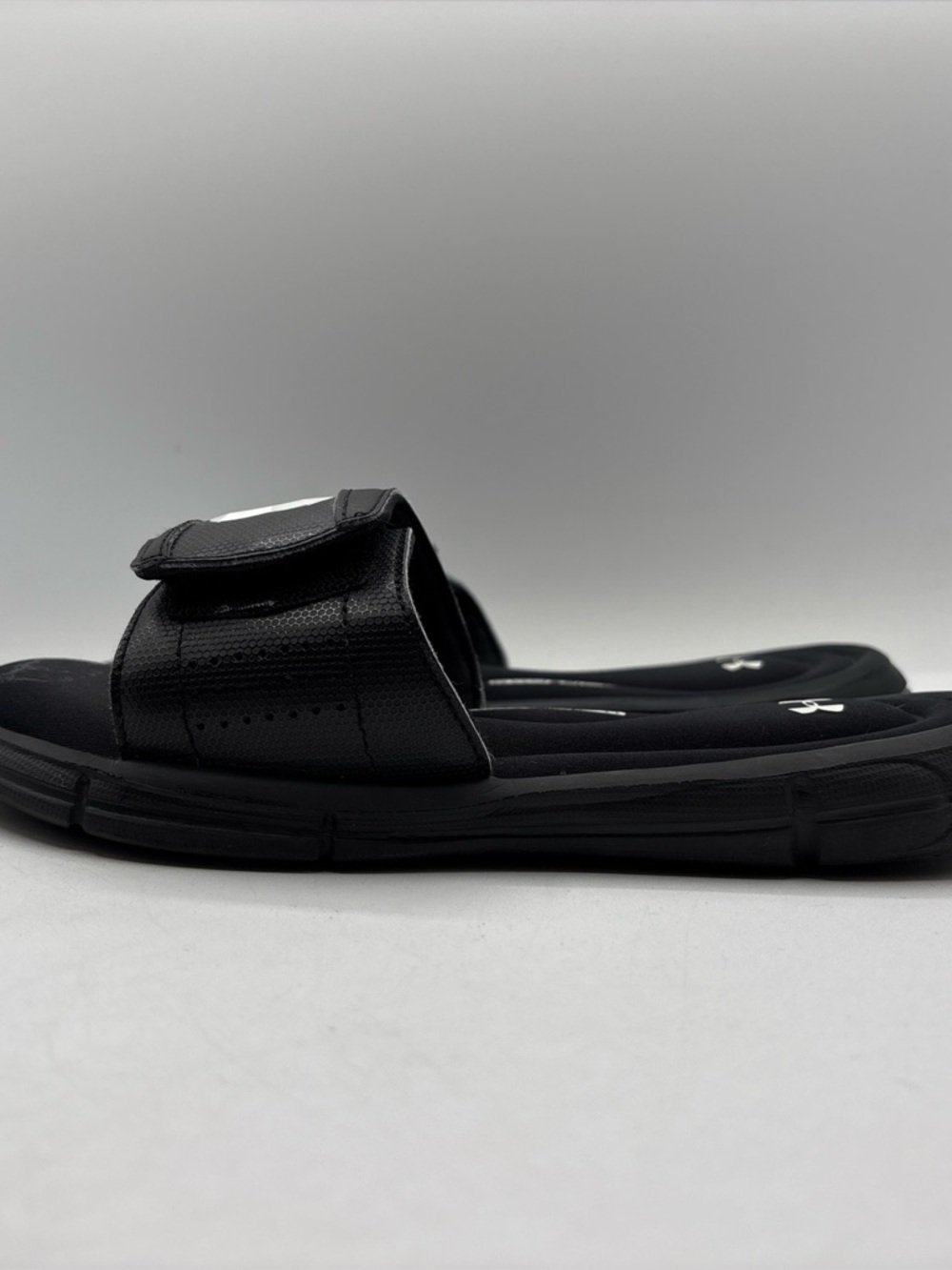 Under Armour Ignite V Comfort Slides Youth‎ Size 6Y Black/White 1287320-001